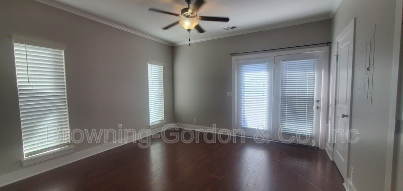 Three Bedroom, three story townhouse in Hickory Heights! property image