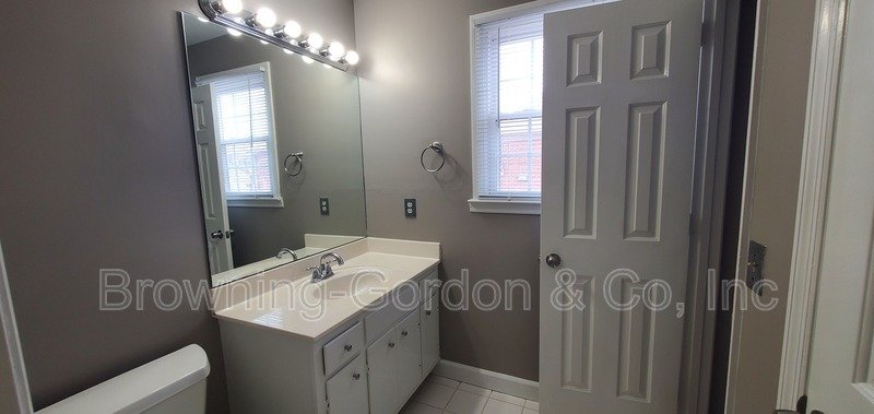Townhouse on Acklen Avenue!! property image
