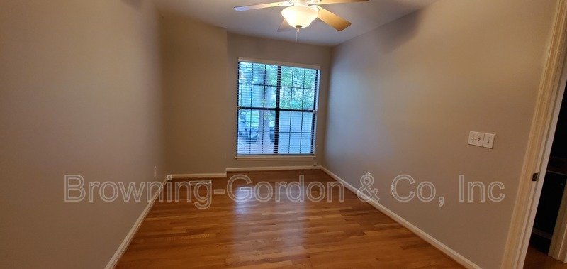 Two Bedroom Condo in Brentwood with a loft! property image