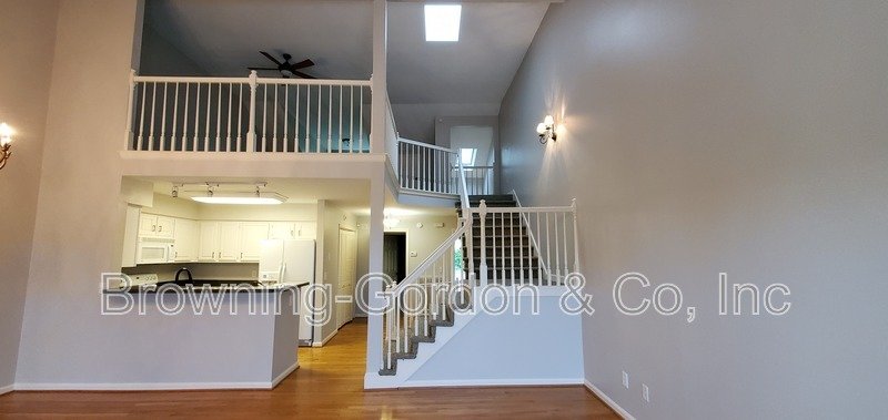 Two Bedroom Condo in Brentwood with a loft! property image